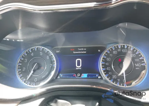 2015 Chrysler 200 C z USA, uszkodzony, nr VIN 1C3CCCCG2FN580821